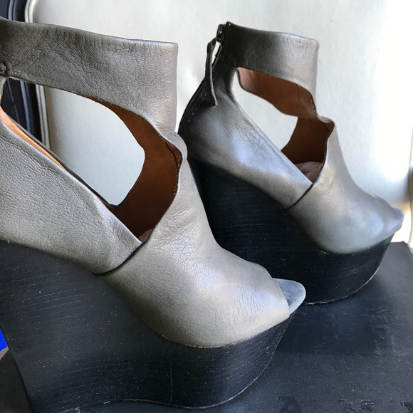 L.A.M.B. platform heels - Picture 5 of 8